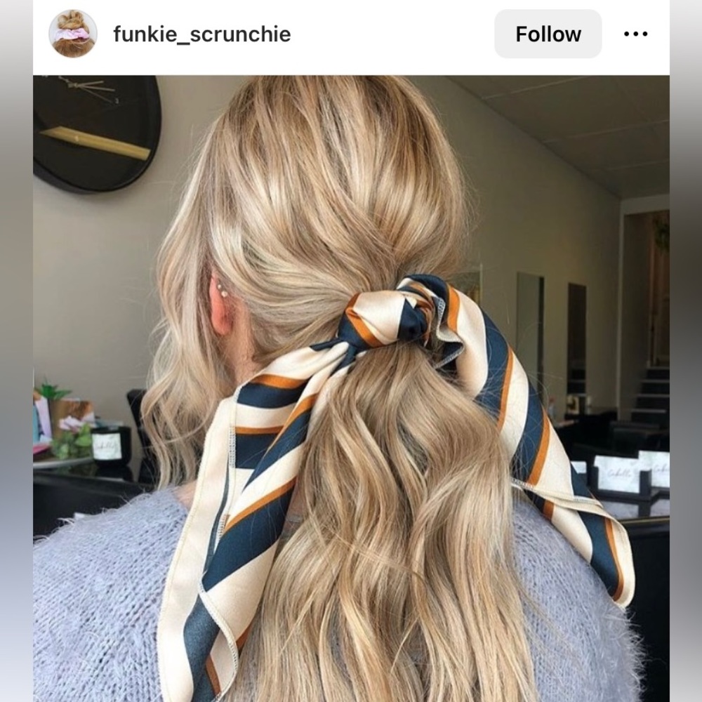 Scarf tie scrunchie and knotted headband (2pcs) - Picture 9 of 12